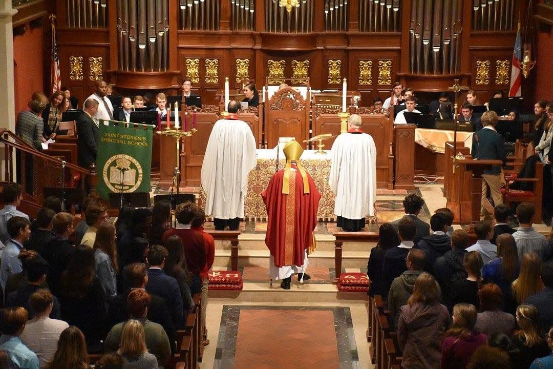 A procession approaches the altar at Christ Church